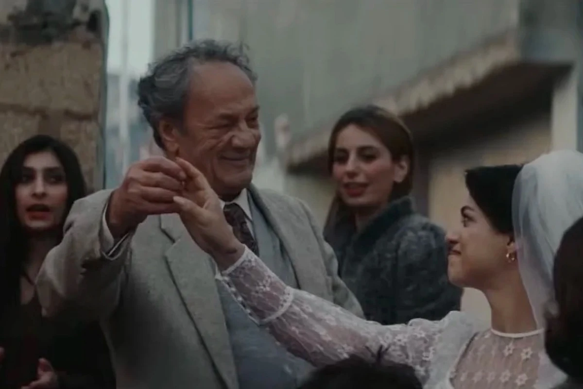 Mohammad Bakri in una scena di un film