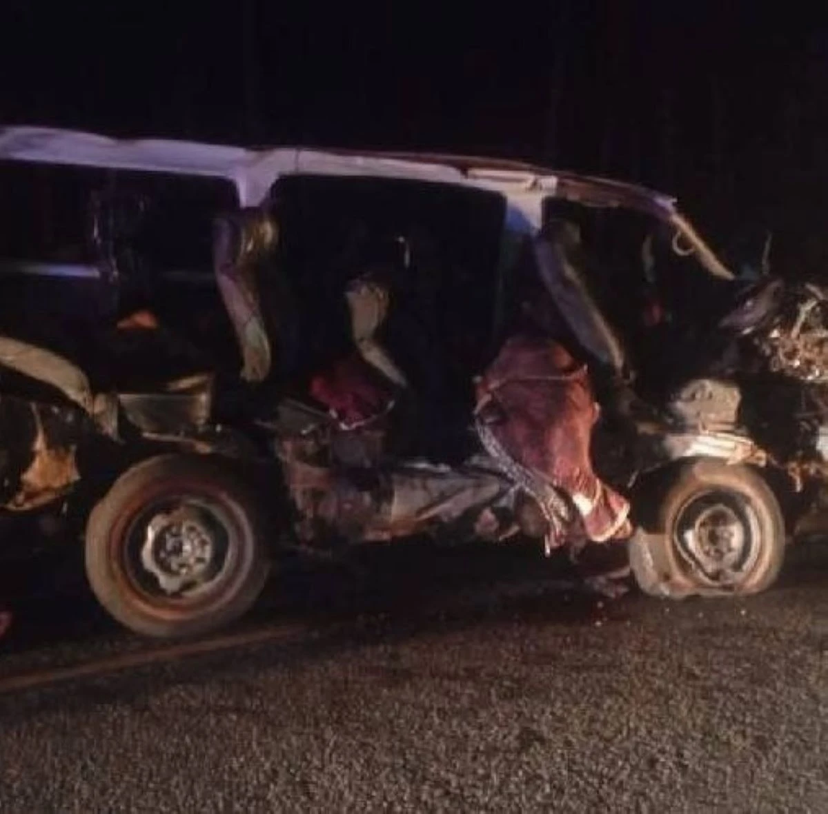 Soccorritori e mezzi di emergenza sul luogo dell'incidente mortale in Kenya