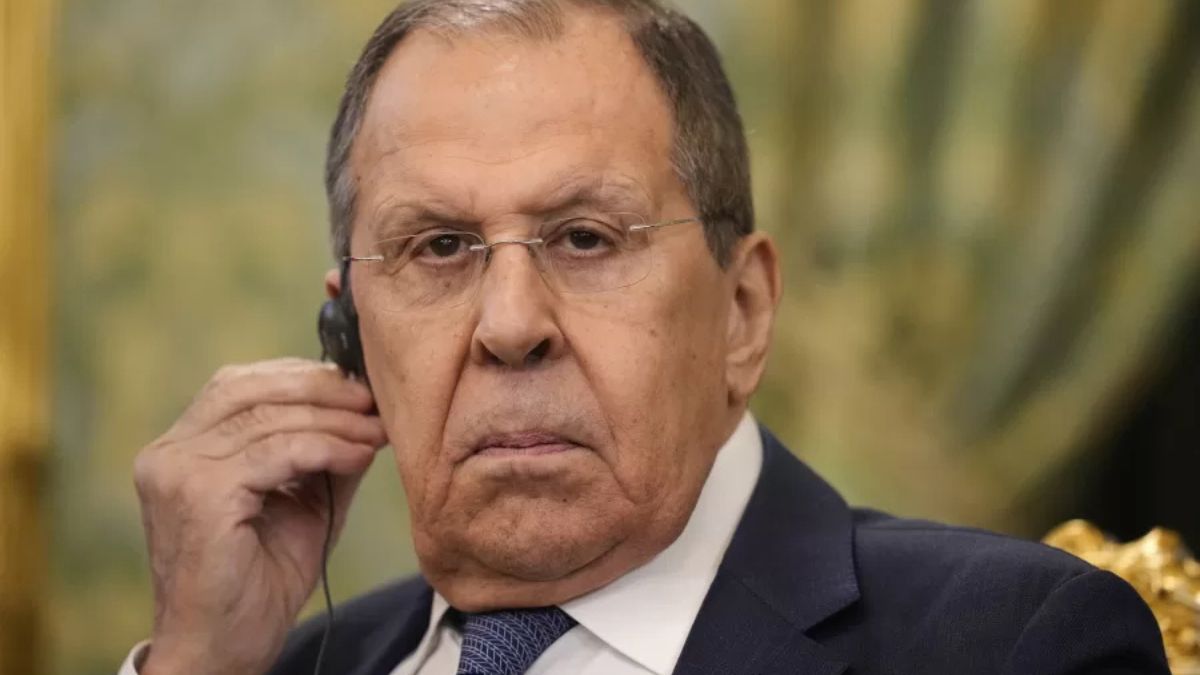 Lavrov: “Risponderemo a eventuale schieramento di truppe europee in Ucraina”