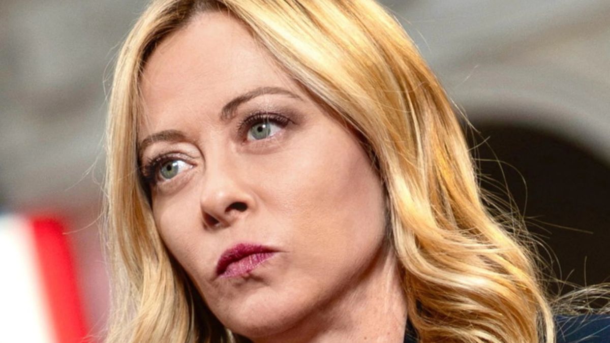 “Fatti curare da uno bravo!”. Attacco shock alla Meloni: il big non si contiene “Fatti curare da uno bravo!”. Attacco shock alla Meloni: il big non si contiene