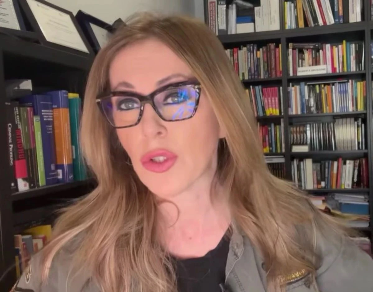La criminologa Roberta Bruzzone durante un'analisi del caso Garlasco