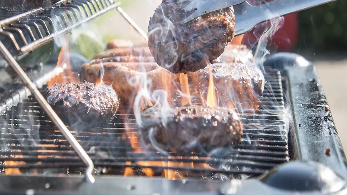 Italia, barbecue finisce in dramma: “Carbonella in casa, poi…”. Tutti giovani Italia, barbecue finisce in dramma: “Carbonella in casa, poi…”. Tutti giovani