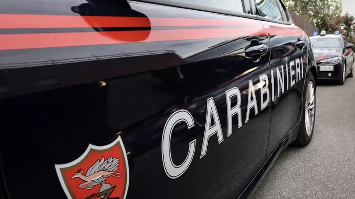 “Massacrata in casa”. Femminicidio in Italia, trovata così: caccia aperta all’ex marito