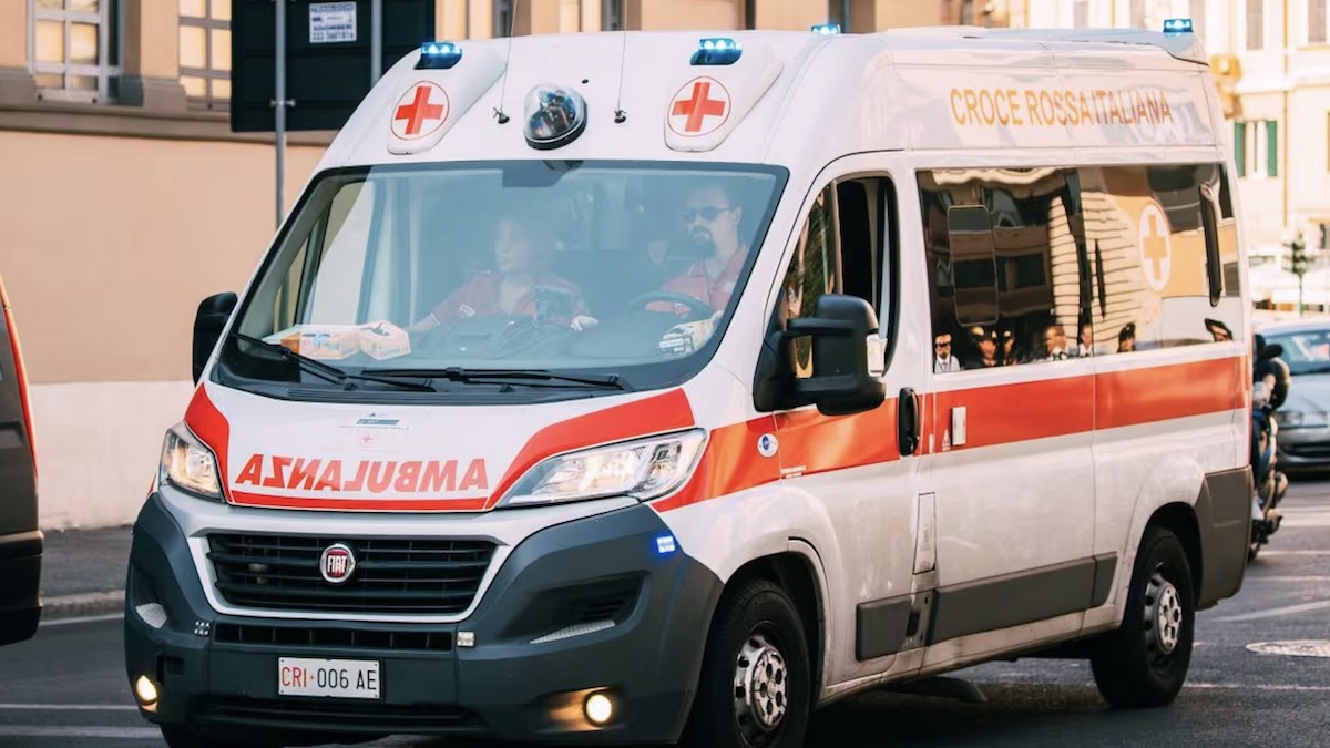 Italia, tragedia mentre porta la figlia a scuola: travolto in pieno da un’auto. Poi la scoperta shock Italia, tragedia mentre porta la figlia a scuola: travolto in pieno da un’auto. Poi la scoperta shock