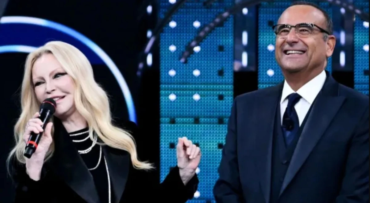 Patty Pravo sul palco di Sarà Sanremo durante l'intervista con Carlo Conti