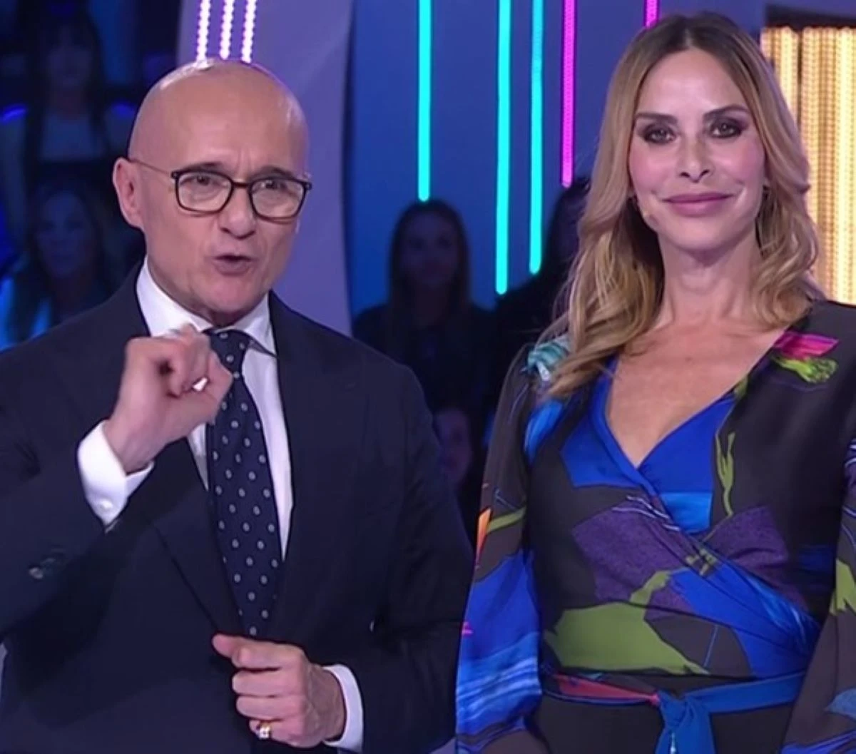 Stefania Orlando e Alfonso Signorini in un momento lavorativo