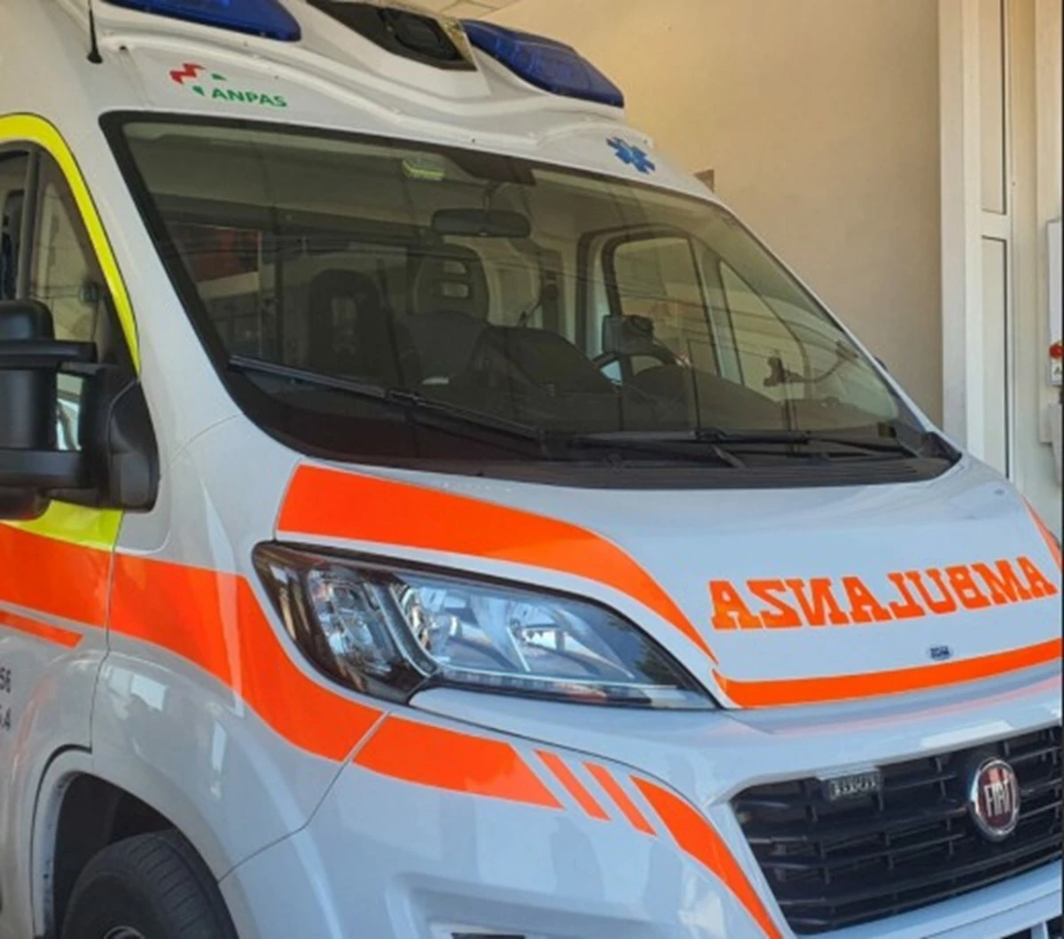 Ambulanza sul luogo dell'incidente