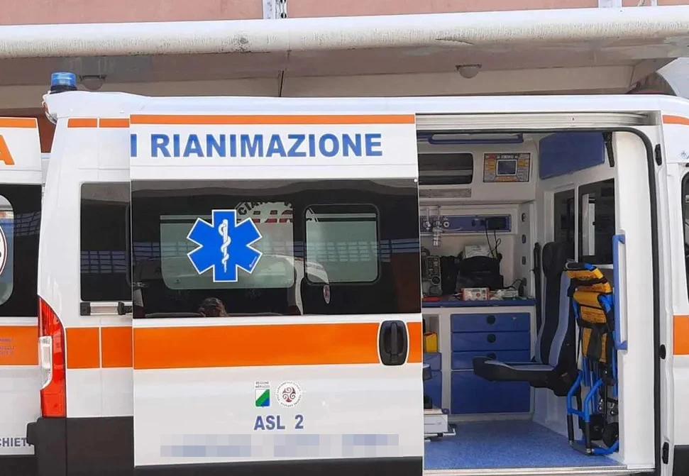 Ambulanza dei soccorsi sul luogo di un'emergenza