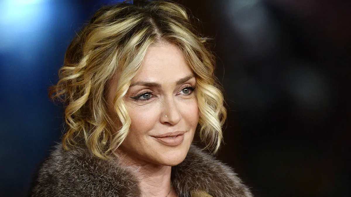 “Se*** tantrico e happy ending”. Paola Barale, rivelazione bollente: accadeva con lui