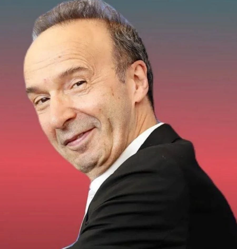 Roberto Benigni con il suo sorriso iconico