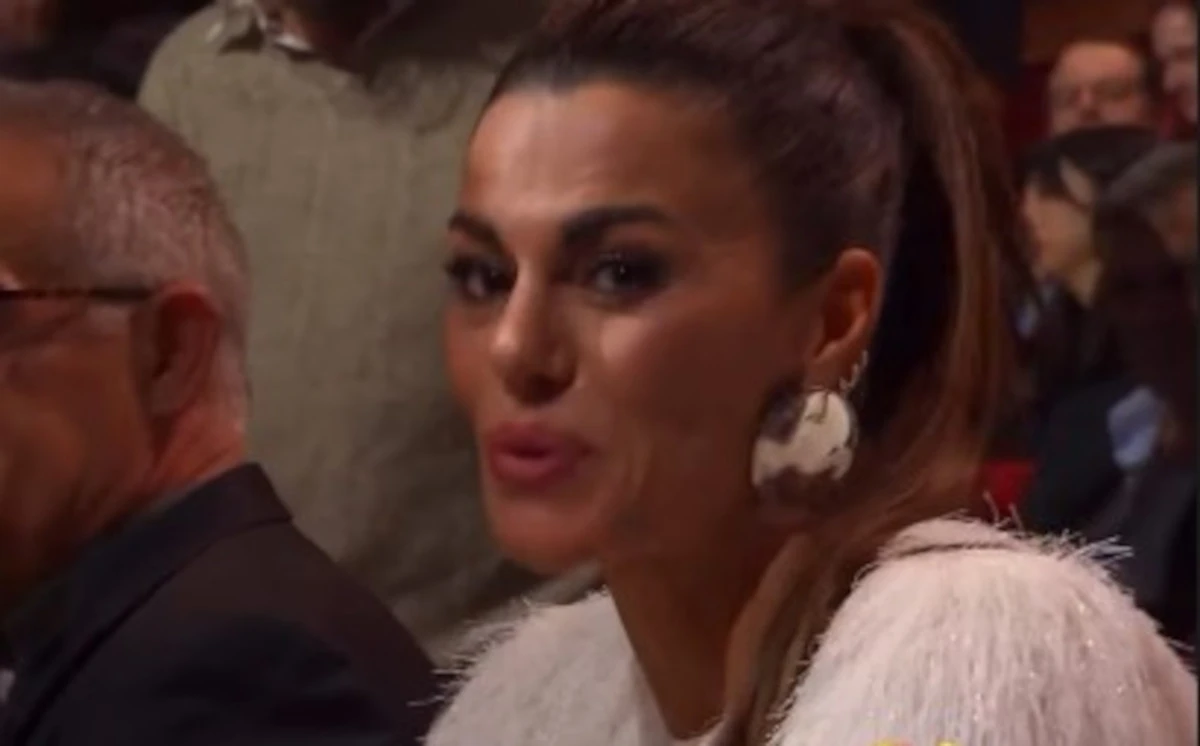 Bianca Guaccero sorridente in primo piano