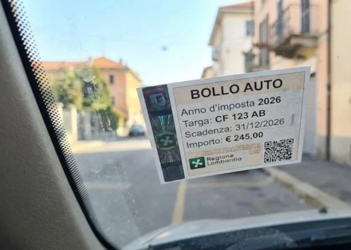 Cartellino di fermo amministrativo su un veicolo