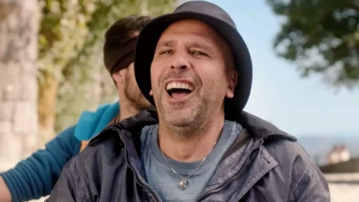 zalone con buen camino fa ridere e salva vite boom di visite alla prostata dopo il film da Thesocialpost.it zalone con buen camino fa ridere e salva vite boom di visite alla prostata dopo il film