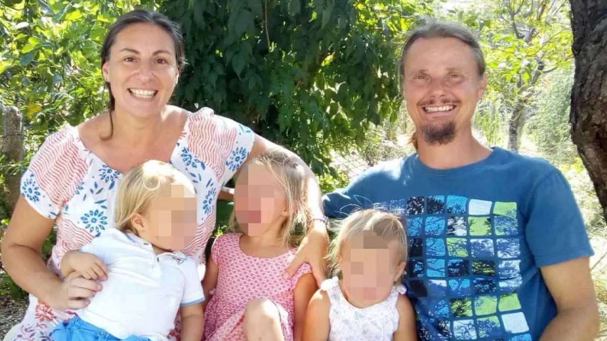 famiglia nel bosco diplomatici australiani a vasto cosa succede da Thesocialpost.it famiglia nel bosco diplomatici australiani a vasto cosa succede