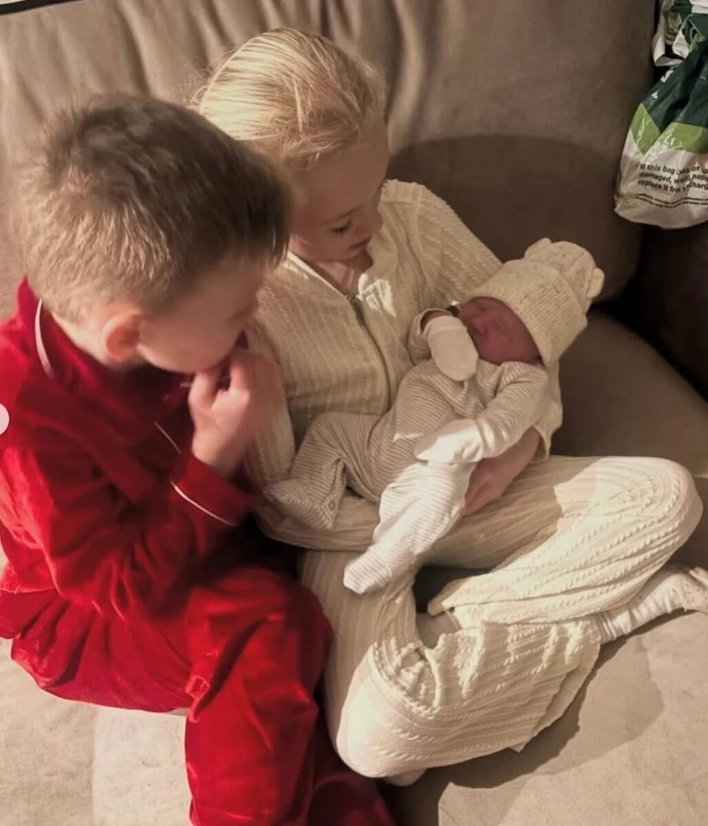 Kym Marsh con i nipoti che festeggiano la nascita del piccolo Bobby a Natale