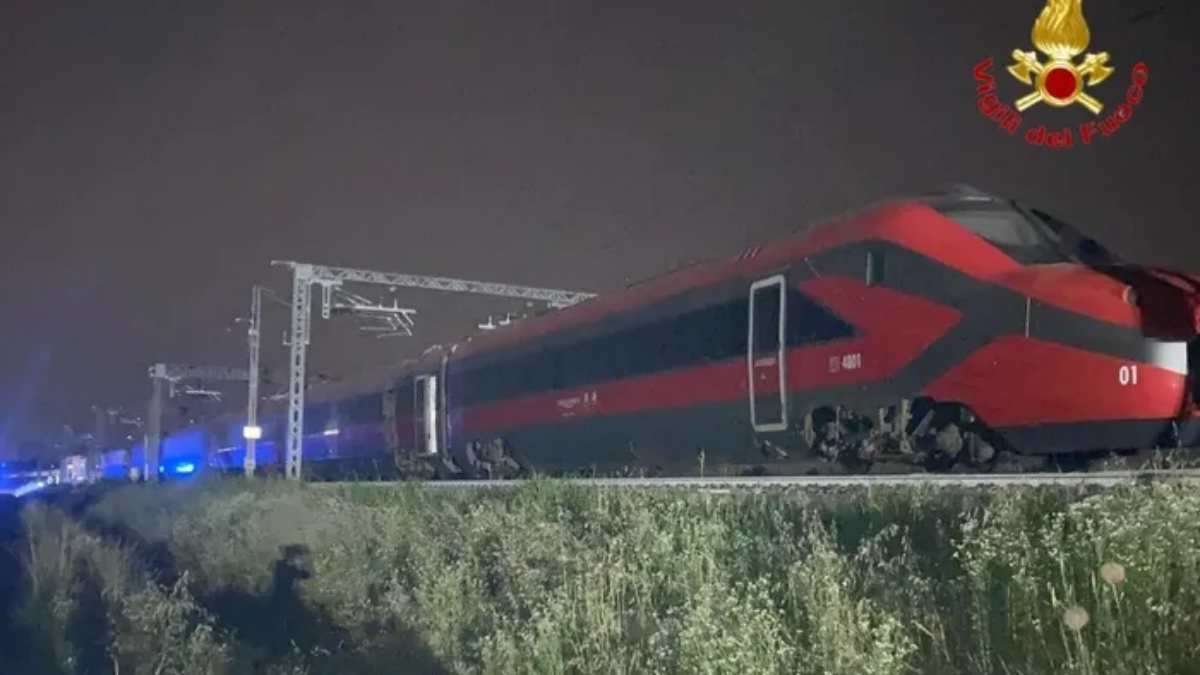 “Fermi da ore, fa freddo”. Odissea su due Frecciarossa, cosa sta succedendo “Fermi da ore, fa freddo”. Odissea su due Frecciarossa, cosa sta succedendo