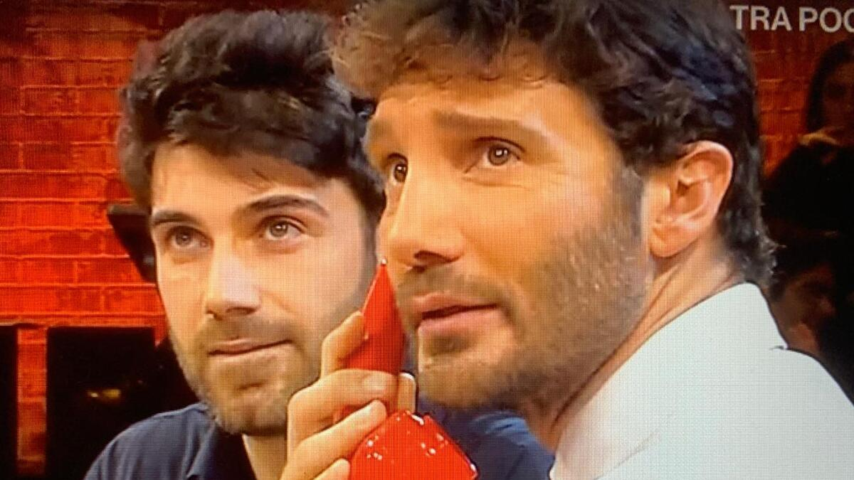 Affari tuoi, finale da brividi! Roberto accetta il cambio e quello che succede è pazzesco