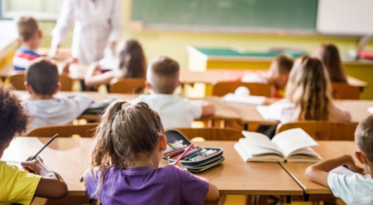 “Non la vedo da febbraio”. Prelevata in classe e portata via: il dolore della madre in una lettera