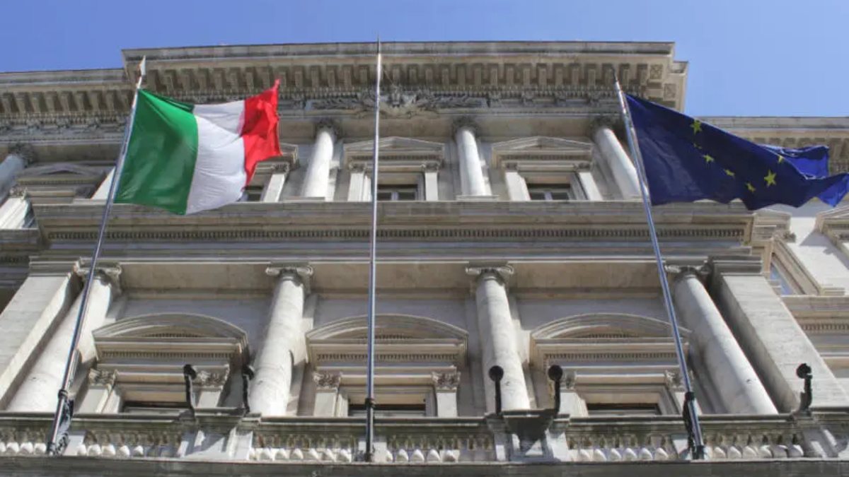 Il dossier di Fratelli d’Italia: “Dentro Bankitalia stranieri pericolosi”. Cosa succede