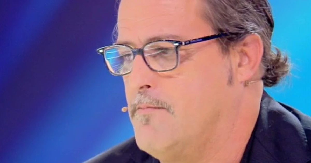 “È morta!”. Perdita atroce per il presentatore italiano, il dolore in diretta tv