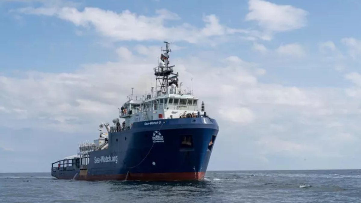 paura in mare nave rischia di affondare ci sono anche neonati a bordo sos disperato da Thesocialpost.it paura in mare nave rischia di affondare ci sono anche neonati a bordo sos disperato