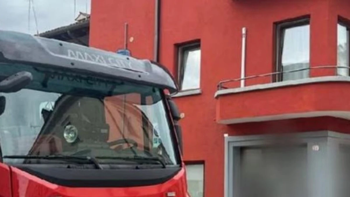 Incendio in appartamento a Udine, fumo e fiamme da una palazzina in via Grazzano