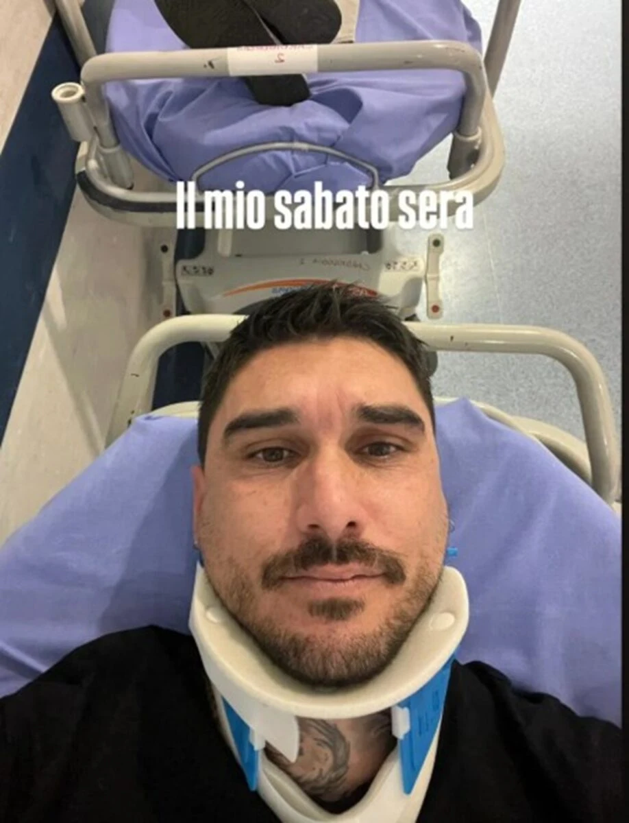 L’auto nel fosso e il collare cervicale in ospedale dopo il tamponamento