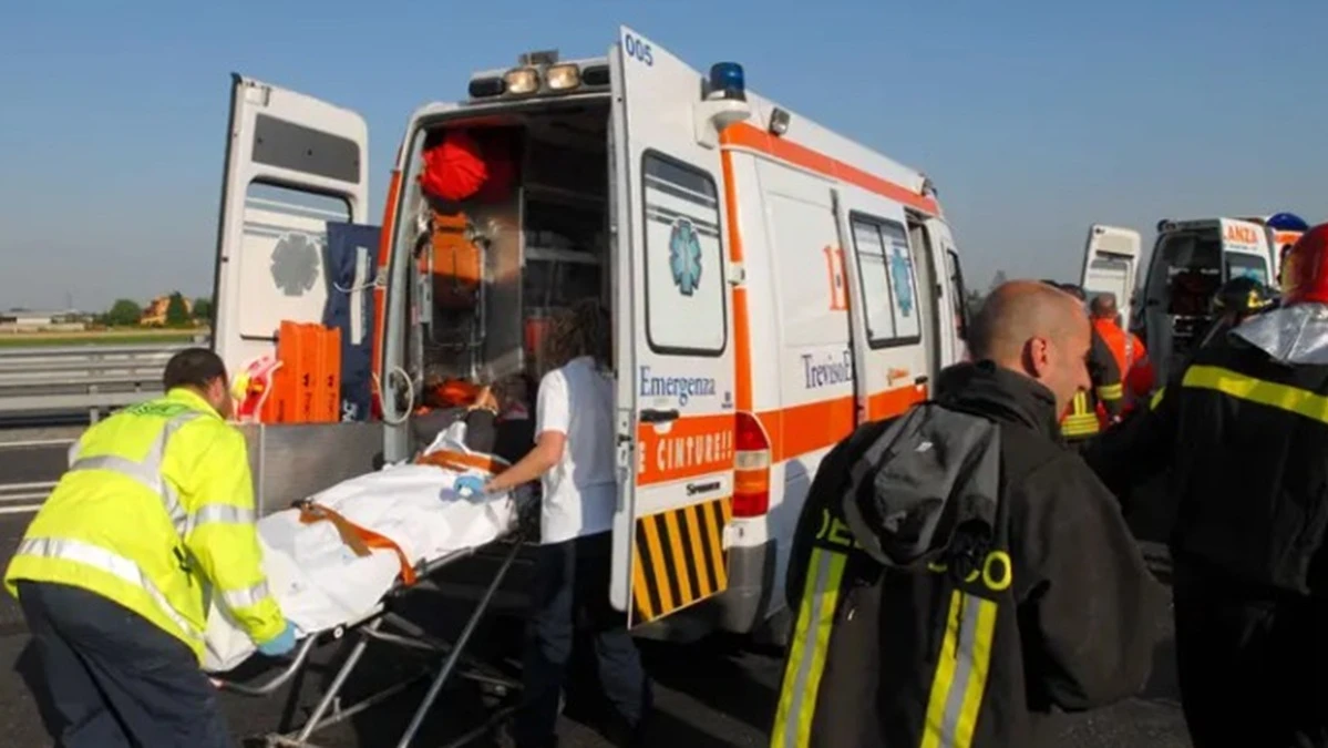 “Autostrada chiusa”. Tragico incidente, ci sono morti: 4 ambulanze sul posto