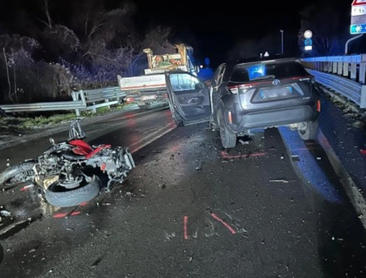 Scene dei soccorsi dopo il grave incidente stradale