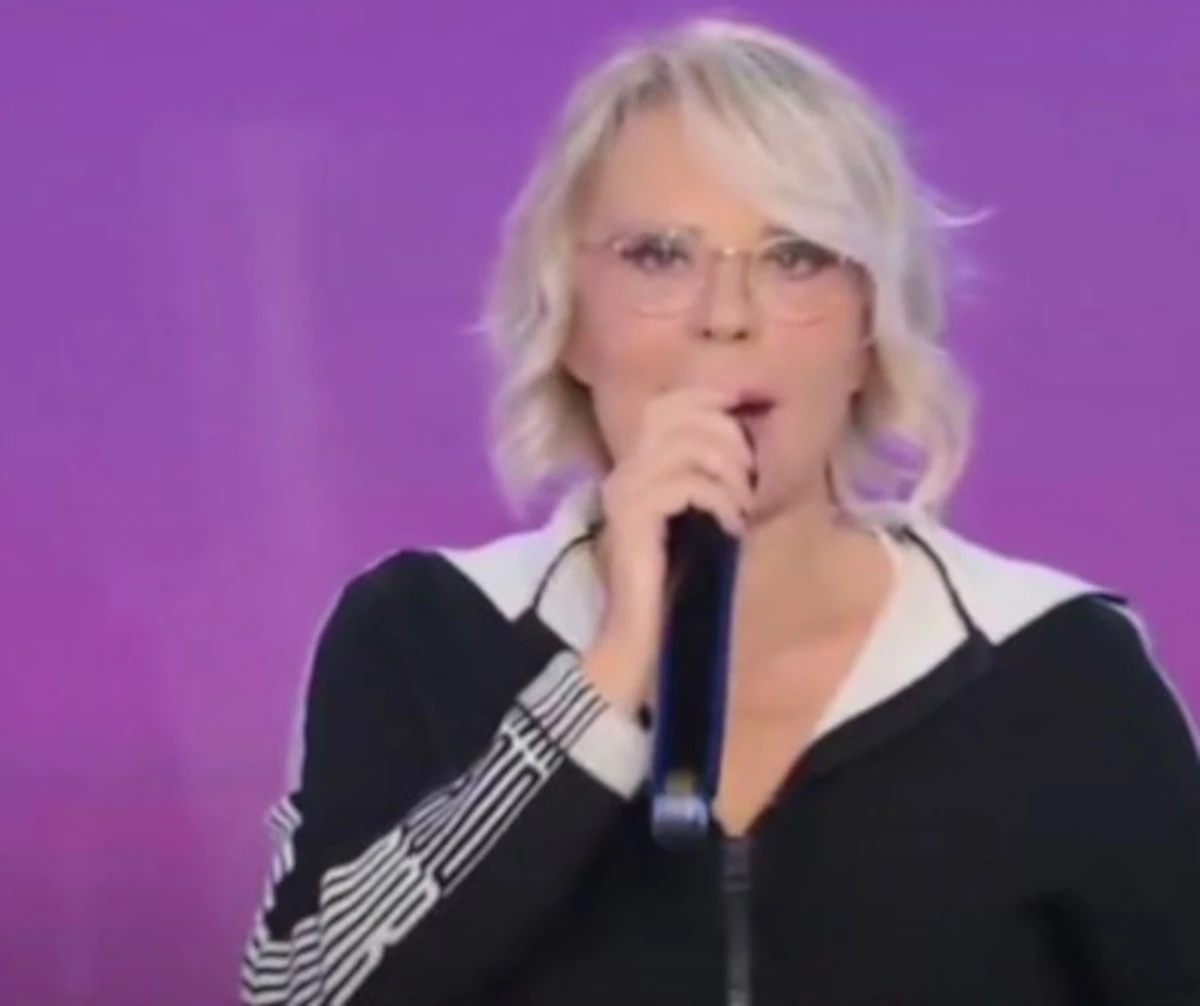 Maria De Filippi commossa in studio