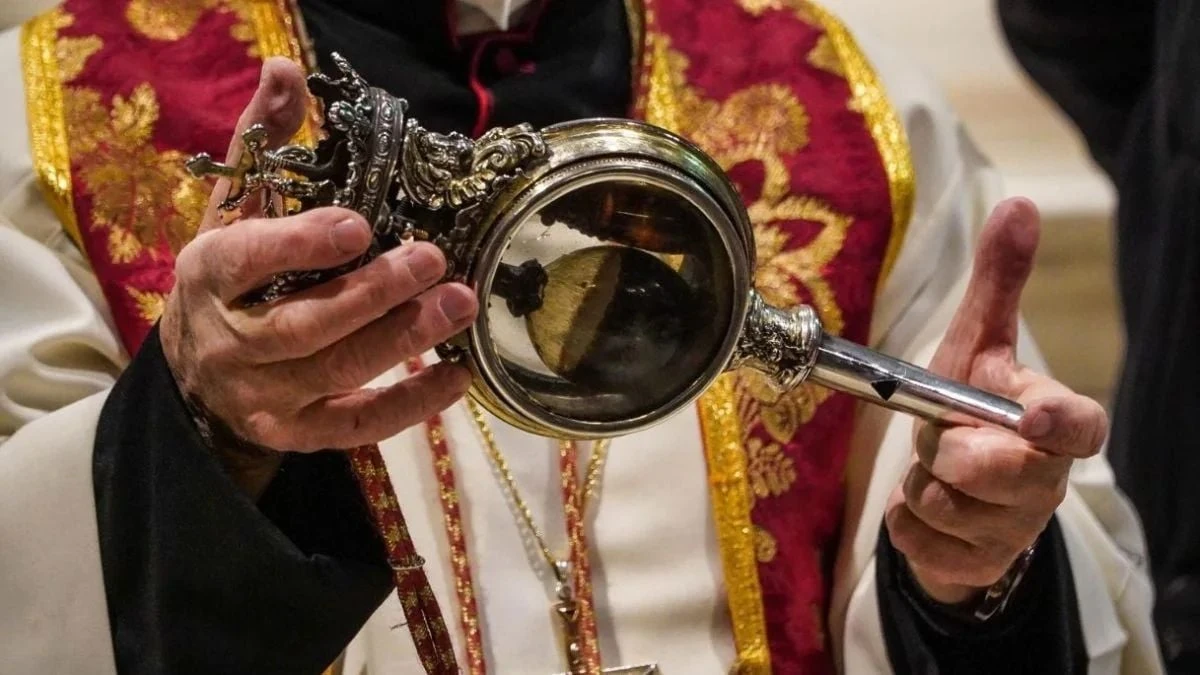 san gennaro colpo di scena in chiesa tutti sono senza parole da Thesocialpost.it san gennaro colpo di scena in chiesa tutti sono senza parole