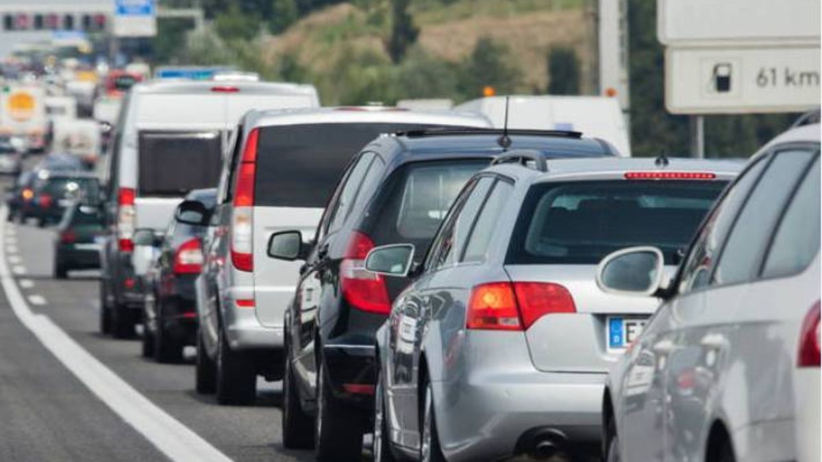 Ponte dell’Immacolata: l’Italia si blocca tra mercatini, neve e caos. Bollino rosso su tutta la rete Anas Ponte dell’Immacolata: l’Italia si blocca tra mercatini, neve e caos. Bollino rosso su tutta la rete Anas
