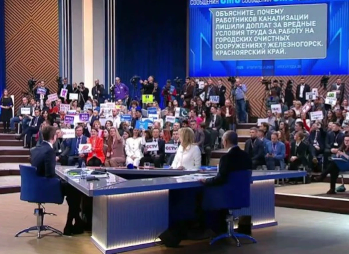 Vladimir Putin durante la conferenza stampa di fine anno
