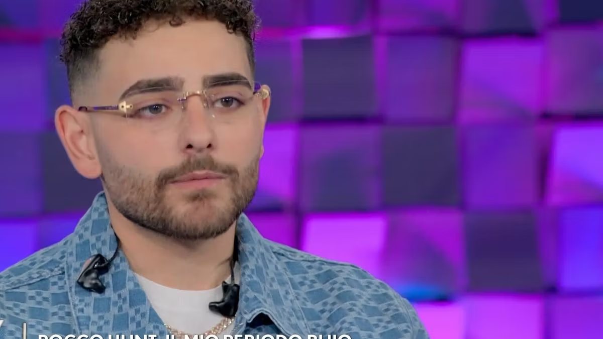 te ne sei andato cos2368230 rocco hunt terribile lutto dolore enorme da Thesocialpost.it te ne sei andato cos2368230 rocco hunt terribile lutto dolore enorme