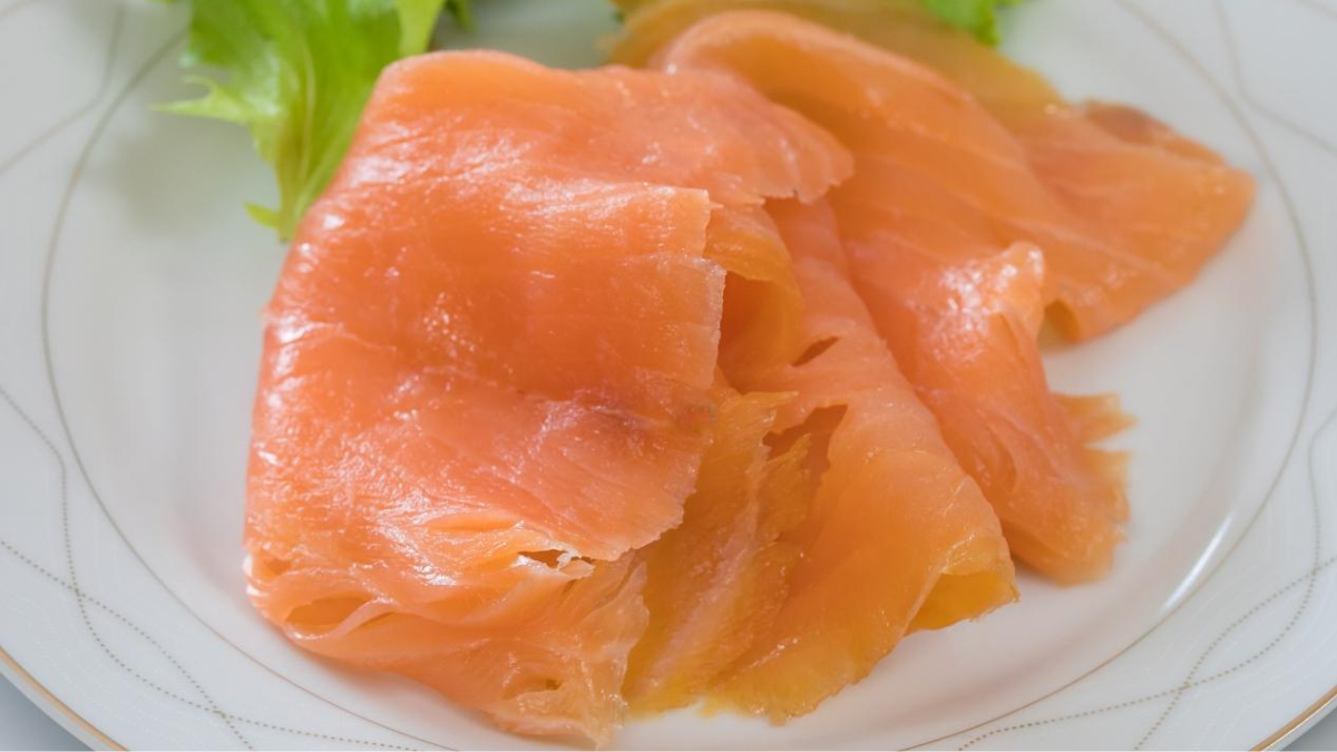 Allerta nei supermercati: richiamato un lotto di salmone affumicato per rischio serio