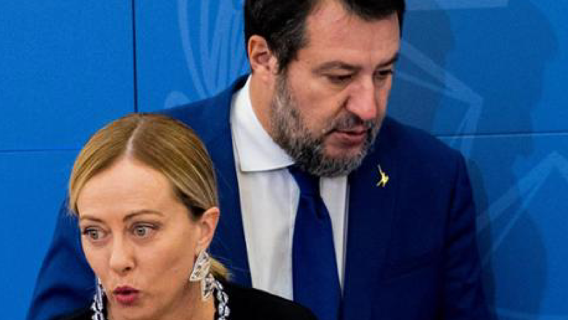 Salvini stringe Meloni in una morsa: sul decreto Ucraina la Lega alza il livello del ricatto politico