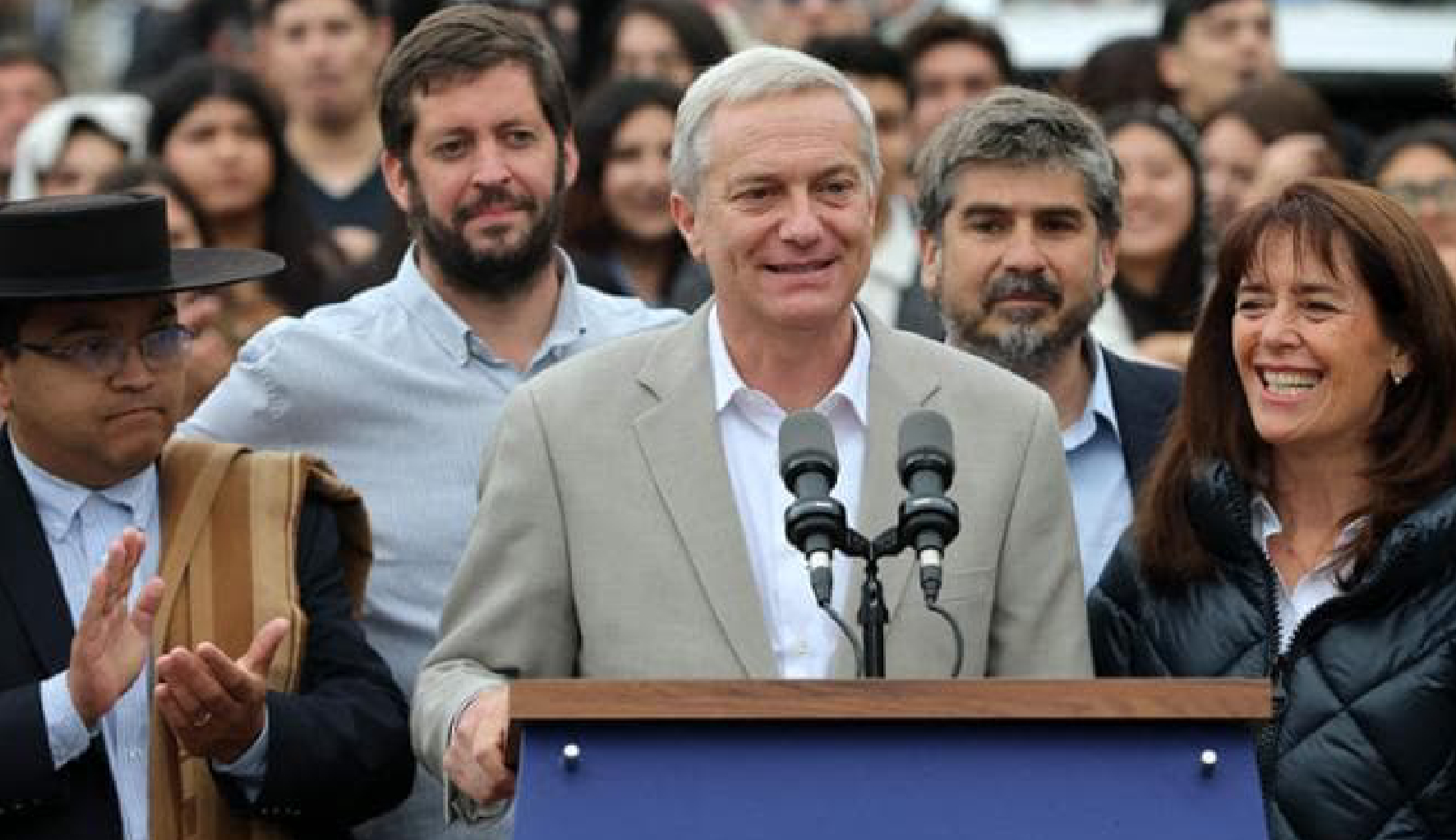 Cile, la svolta di Kast: l’ultradestra conquista La Moneda con un risultato storico Cile, la svolta di Kast: l’ultradestra conquista La Moneda con un risultato storico