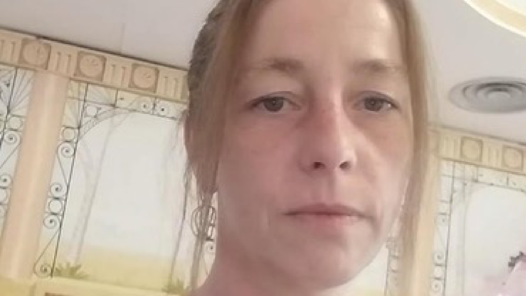 Vicenza, la 49enne ferita nel cortile è morta: resta un mistero la ferita alla testa