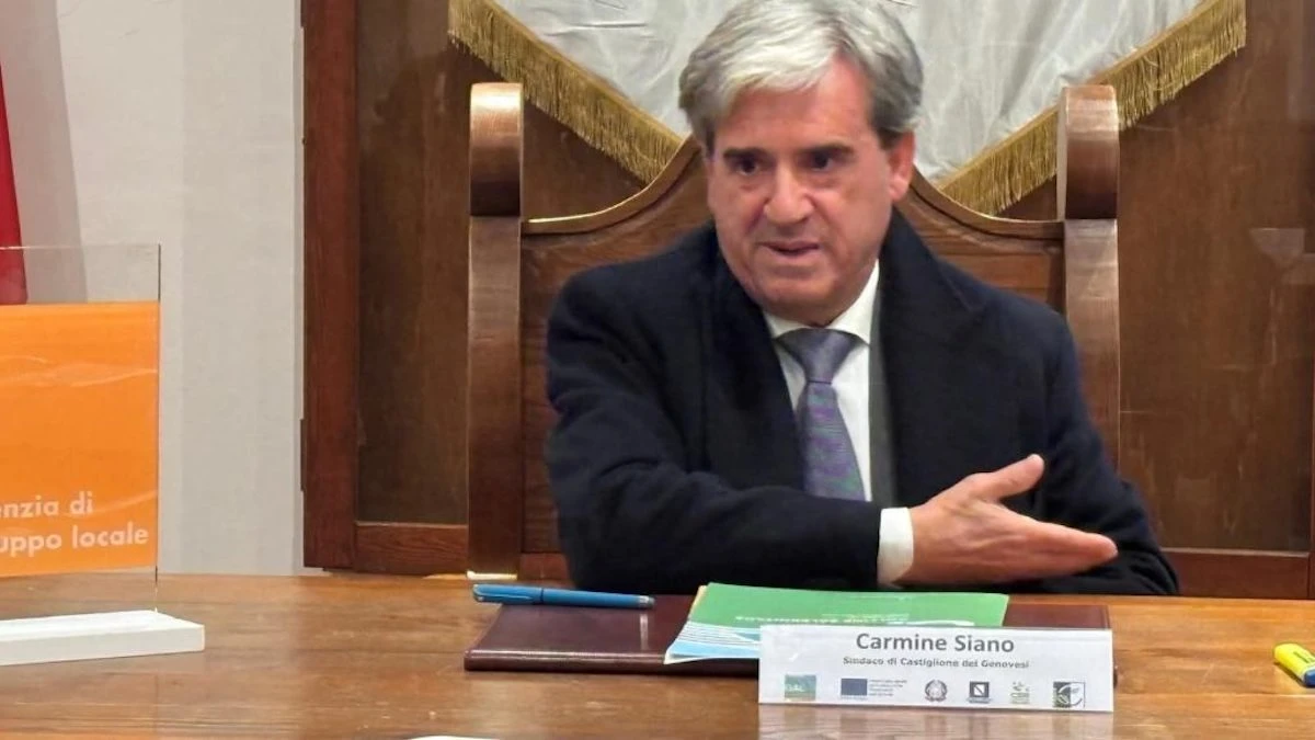Primo piano del sindaco di Castiglione del Genovesi, Carmine Siano