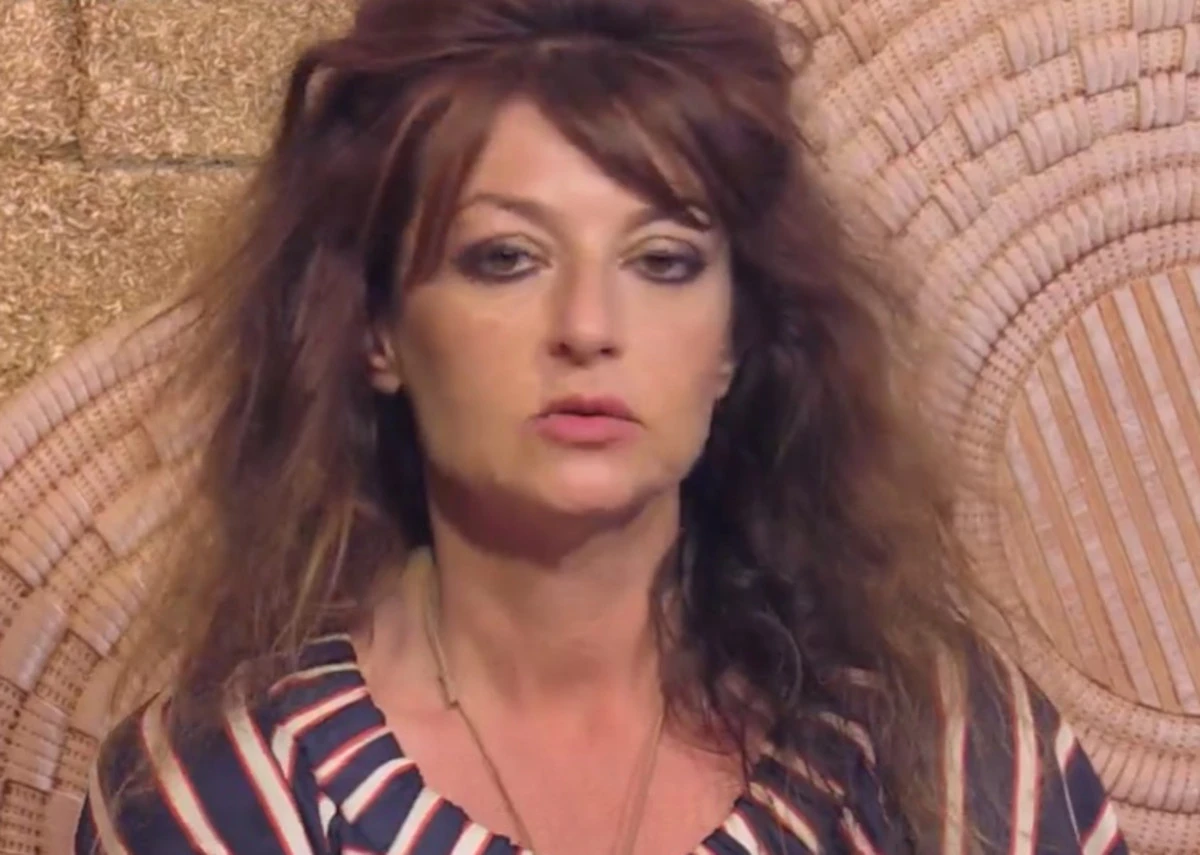 Sonia Mattalia con il suo nuovo look: capelli più corti, un colore più naturale e uno stile moderno.