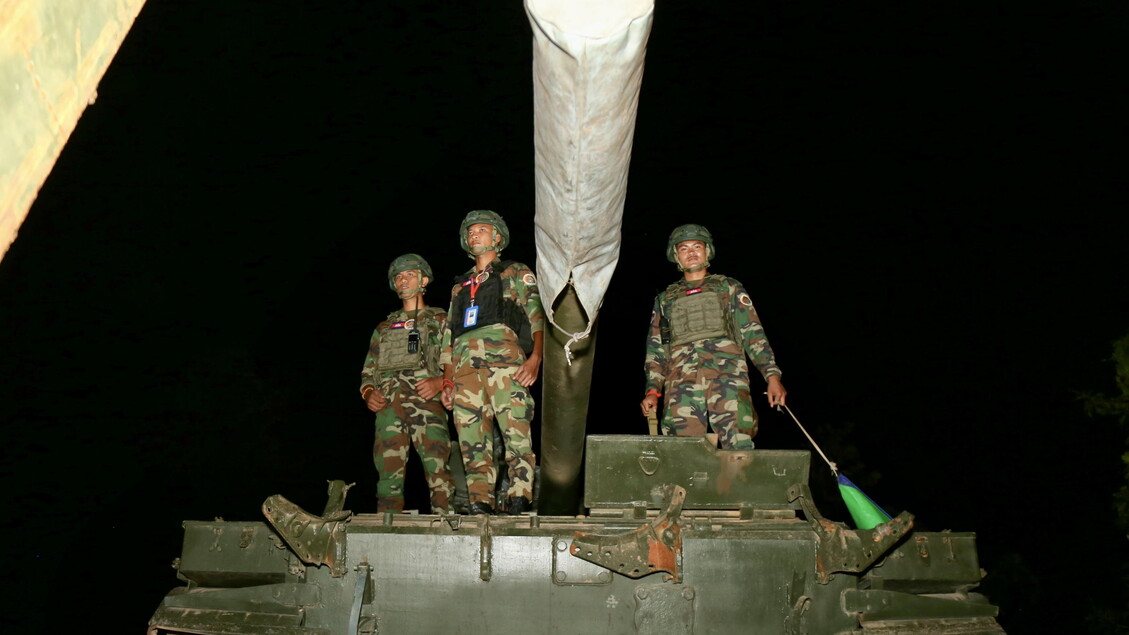 Thailandia e Cambogia, esplode il caos al confine: aerei da combattimento colpiscono l’esercito