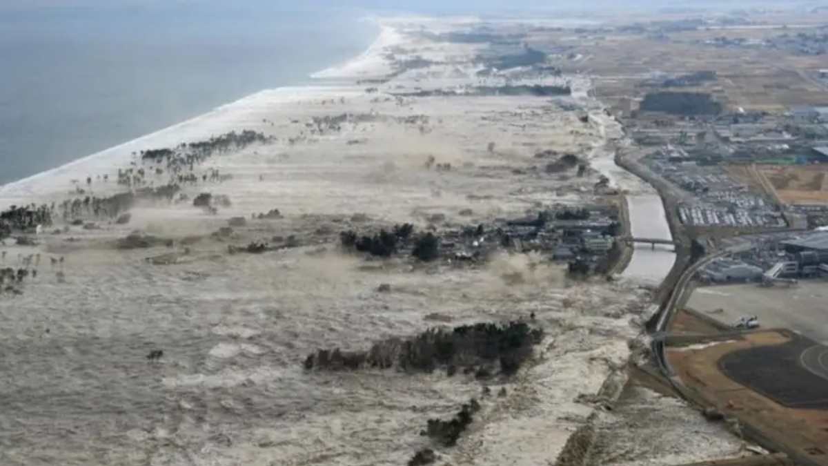 Terremoto in Giappone, tsunami colpisce il porto di Mutsu Ogawara (VIDEO)