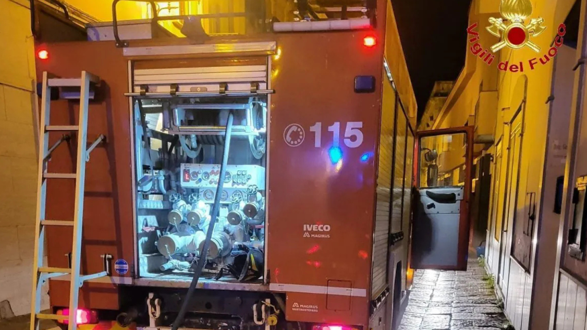 Incendio in casa in Italia, fuoco ovunque: morta una donna