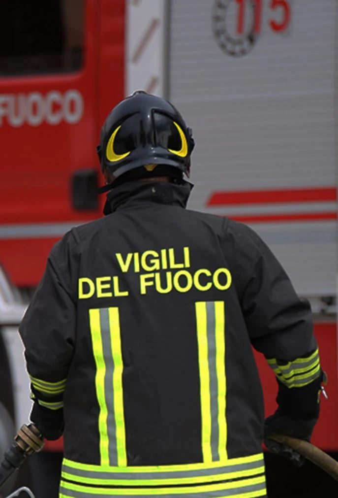 Vigili del fuoco intervengono per un incendio domestico a Udine