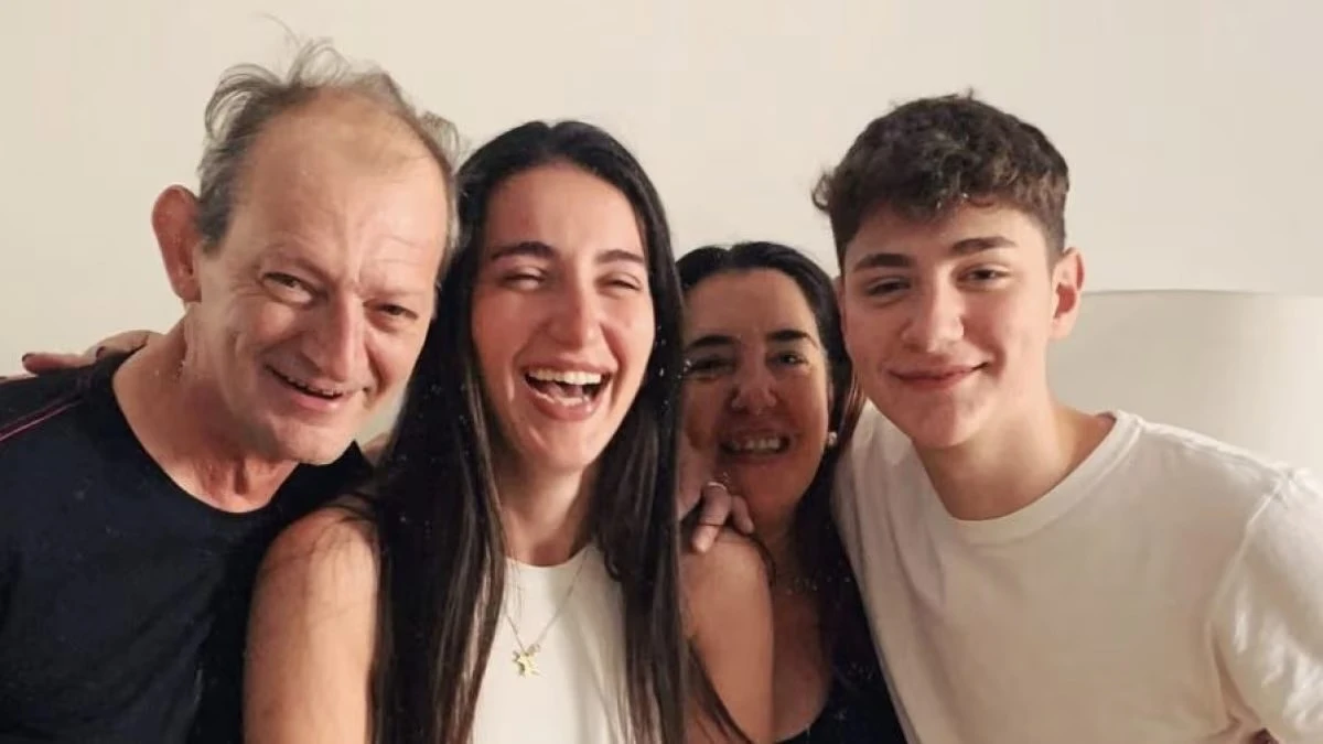 Adelaide De Martino condivide un ricordo del padre Enrico in un video in bianco e nero
