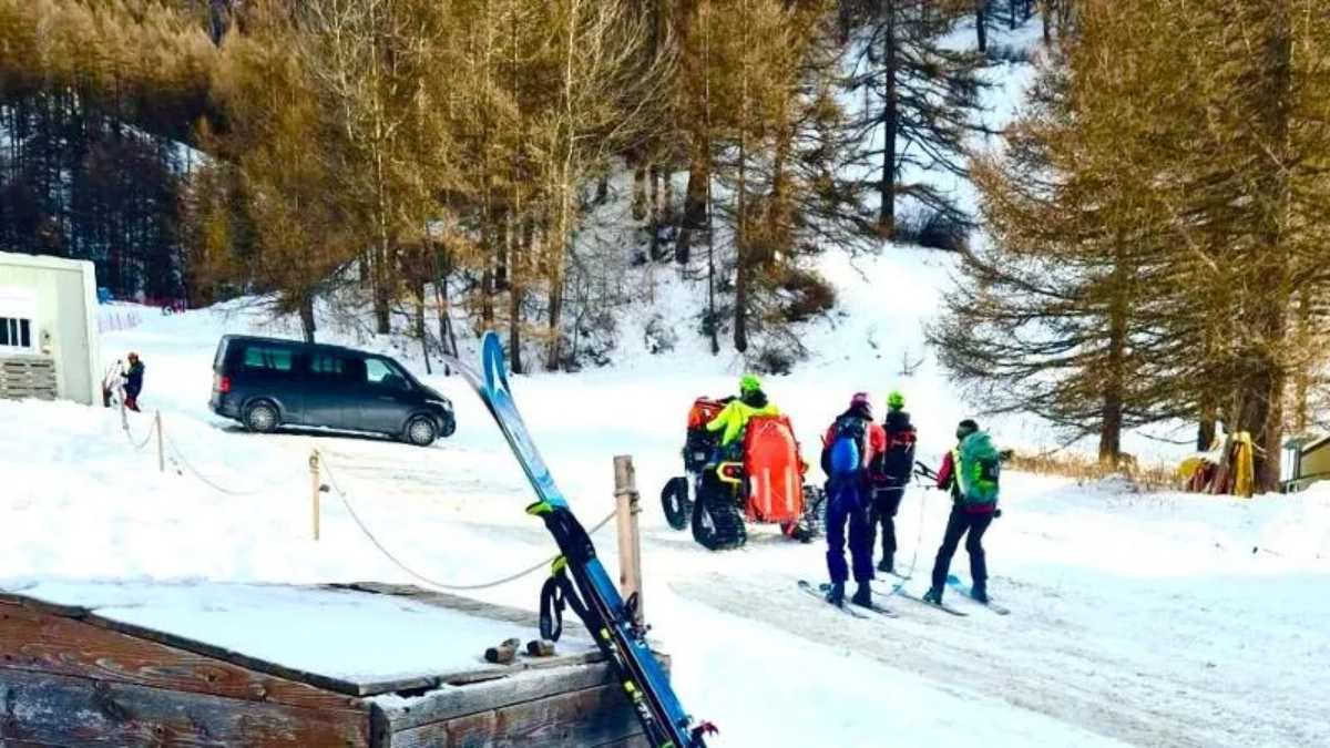 Valanga a Pragelato travolge un escursionista: soccorsi in difficoltà per il vento forte Valanga a Pragelato travolge un escursionista: soccorsi in difficoltà per il vento forte