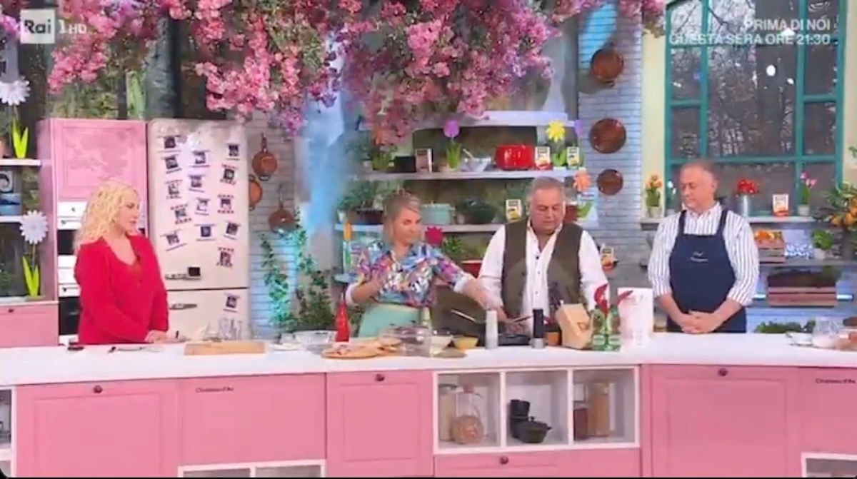 Antonella Clerici nello studio di È sempre mezzogiorno durante la diretta
