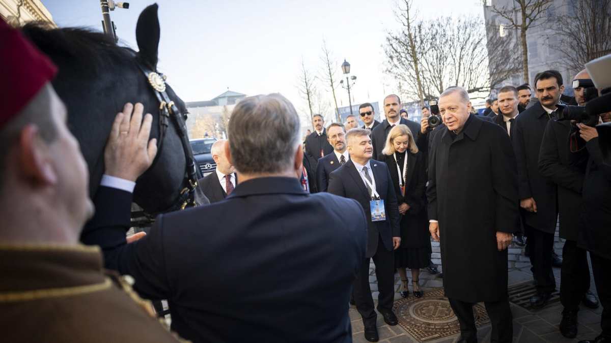 Orbán: “I soldi a Kiev sono buttati”. Intanto altri morti per gli attacchi russi Orbán: “I soldi a Kiev sono buttati”. Intanto altri morti per gli attacchi russi