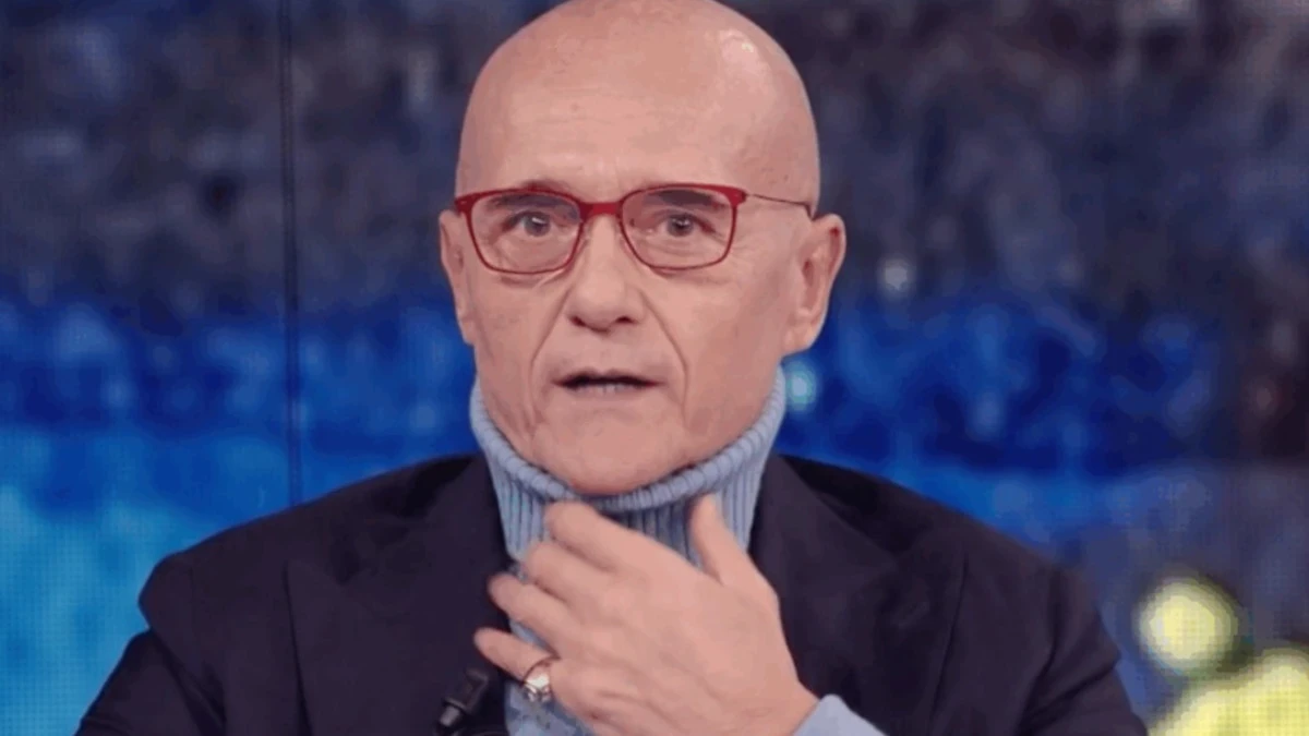 Alfonso Signorini in primo piano