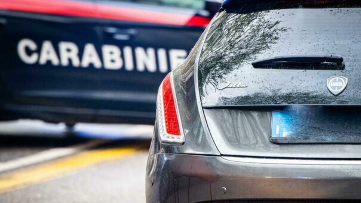 “Attenzione”. La nuova truffa della targa clonata arriva in Italia: “Si fingono carabinieri”. Come riconoscerla